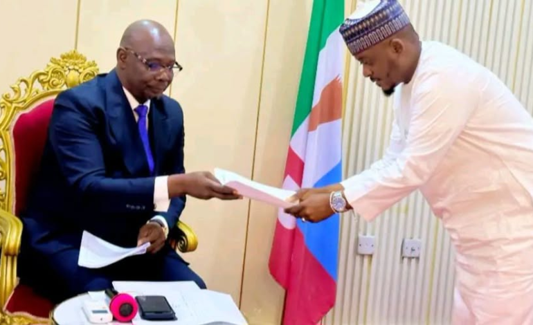 2027: Gov Sule presents INEC nomination forms to APC National Assembly candidates in Nasarawa