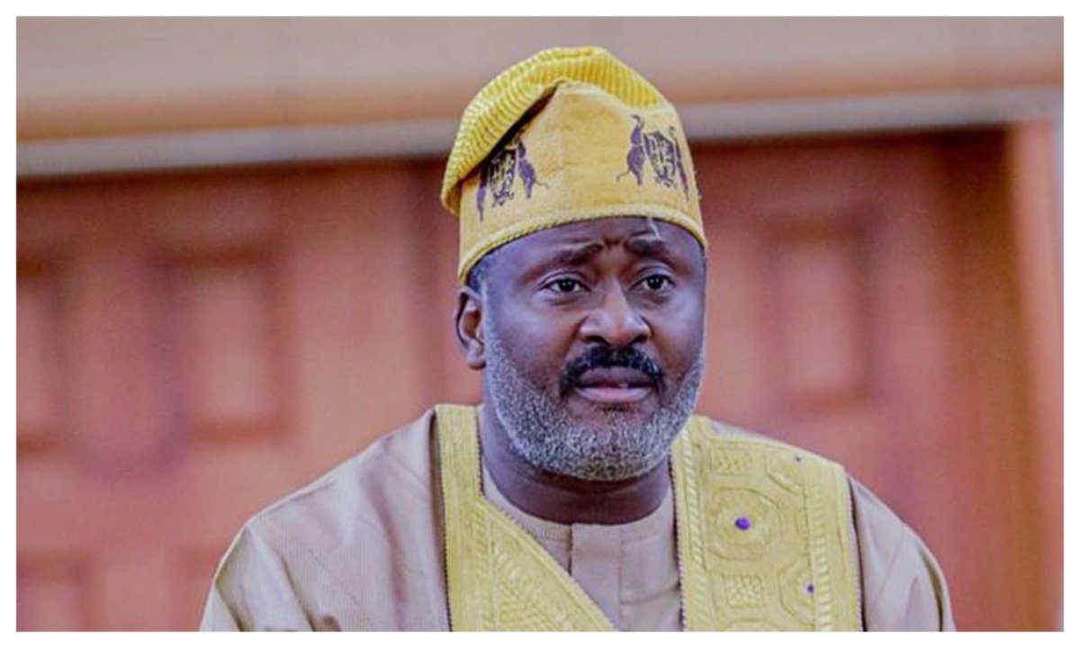 I don’t believe in switching political camps, it can’t change Nigeria – Desmond Elliott