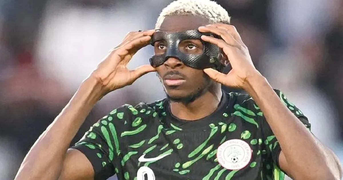 Fans swarm Osimhen during Lagos visit