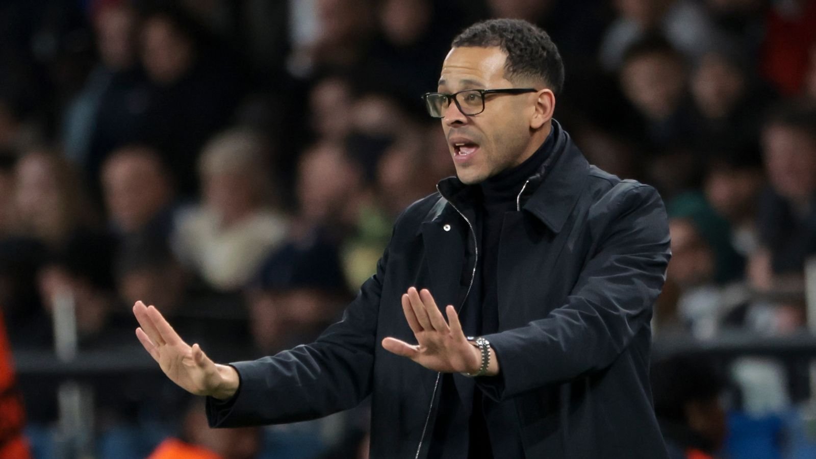  Ex-Chelsea manager Liam Rosenior close to joining new club