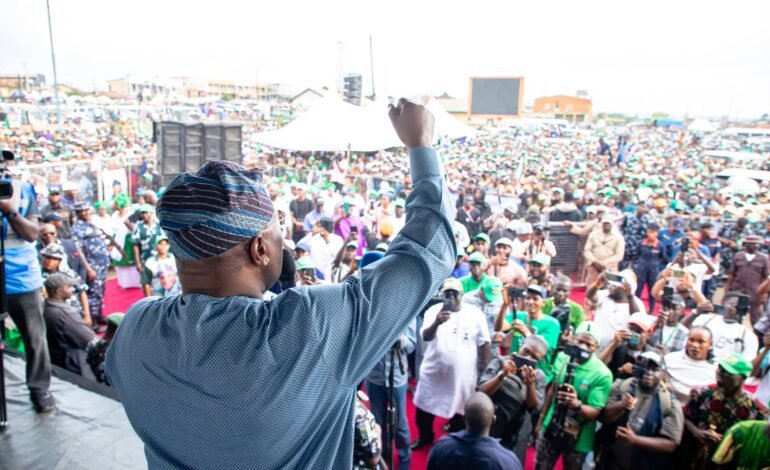 Osun Guber: Atiku, other party bigwigs storm Osogbo, pull mammoth crowd