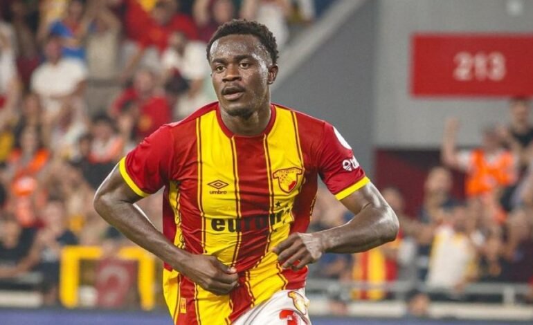 Dennis Agrees Move To UAE Club Al Jazira
