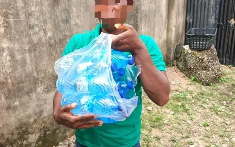 Woman arrested over smuggling of alcohol to inmate in Ogun prison