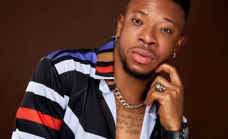 Nigerians now renting ‘money sprayers’ to pressure guests at parties – Mr Real raises alarm