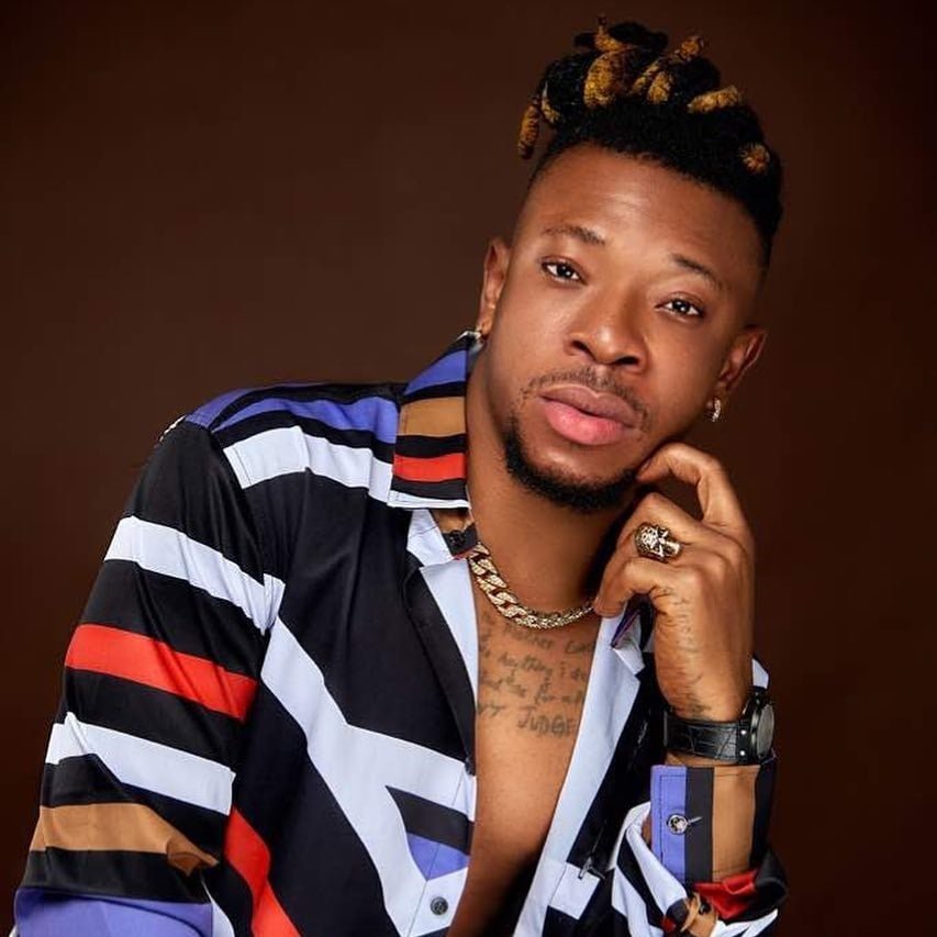 Nigerians now renting ‘money sprayers’ to pressure guests at parties – Mr Real raises alarm 